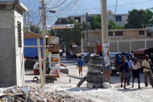 В Гаити вооруженные люди пытались захватить главный международный аэропорт