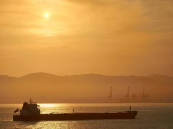 В Китае начали принимать санкционные танкеры из России