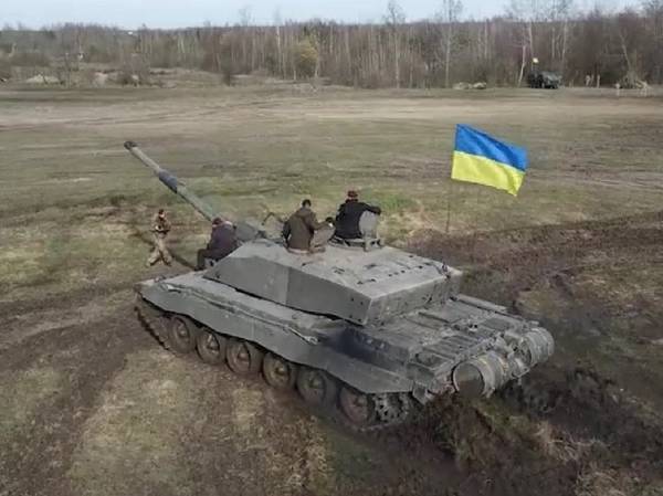 В Великобритании рассказали о застрявшем в грязи на Украине танке Challenger 2