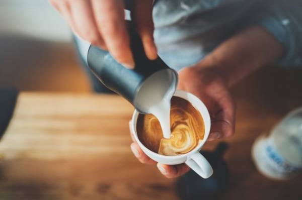 Правда ли, что пить кофе по утрам вредно?