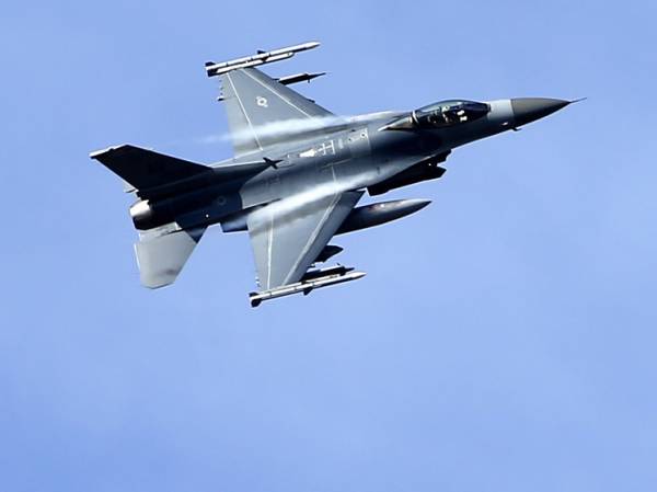 В США объяснили бессмысленность передачи F-16 Украине
