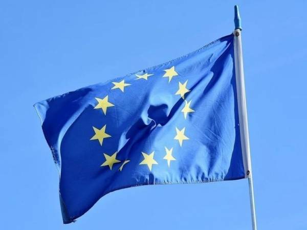Главы МИД ЕС поддержали отправку доходов от активов РФ Киеву на оружие