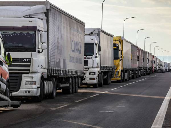 Литва возобновила пропуск грузовиков из Калининградской области