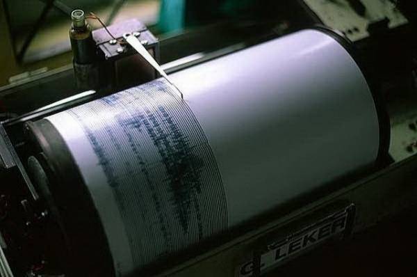 Жители Токио получили предупреждение о сильном землетрясении