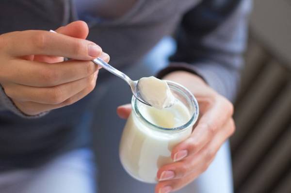 Вместо молока. Эксперты разрешили людям с непереносимостью лактозы йогурт