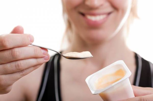 Вместо молока. Эксперты разрешили людям с непереносимостью лактозы йогурт