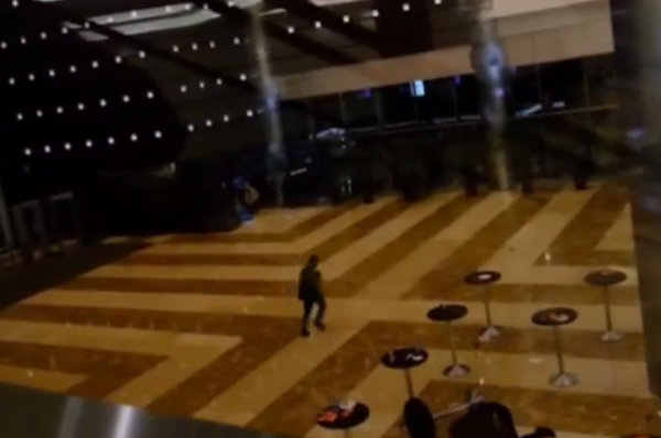 Опубликованы кадры первых минут атаки боевиков на «Крокус Сити Холл»