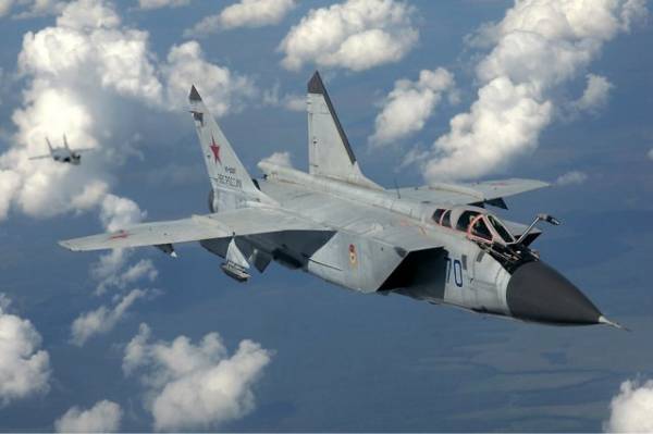 Российский МиГ-31 отогнал от границы два американских бомбардировщика В-1В