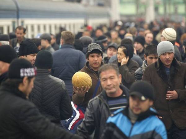 В Госдуме предложили ограничить въезд мигрантов в Россию на период спецоперации