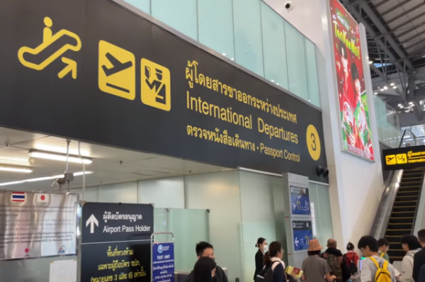 Турист из Красноярска впал в кому на борту самолета в аэропорту Бангкока