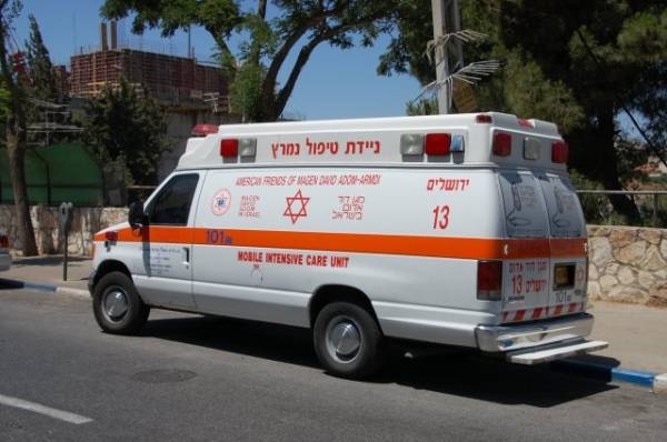 В Израиле неизвестный ранил ножом трех человек