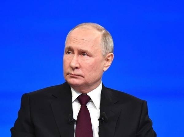 Путин призвал обновить подходы к миграционной политике