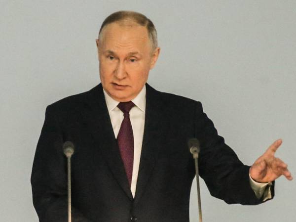 Путин: Россия сейчас в сложном периоде своей истории