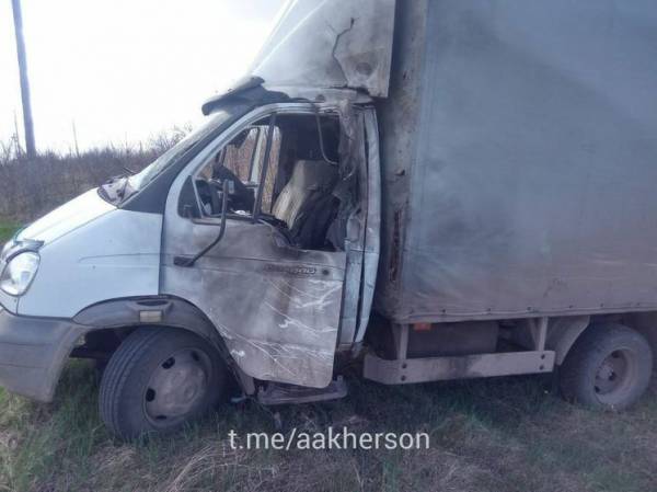 Украинский дрон ударил в грузовик с продуктами в Херсонской области: есть погибшие