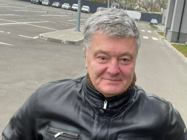 «Петя, заканчивай»: украинцев рассмешили «предвыборные» фотографии Петра Порошенко на мотоцикле