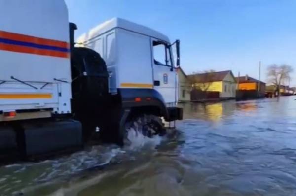Власти Орска объявили набор добровольцев для эвакуации населения