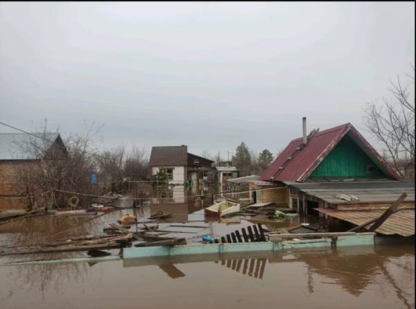 Власти Орска объявили набор добровольцев для эвакуации населения