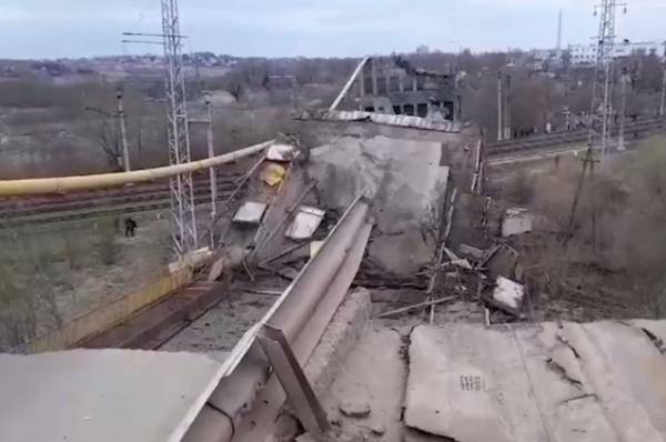Четыре пролета Панинского путепровода обрушились в Смоленской области