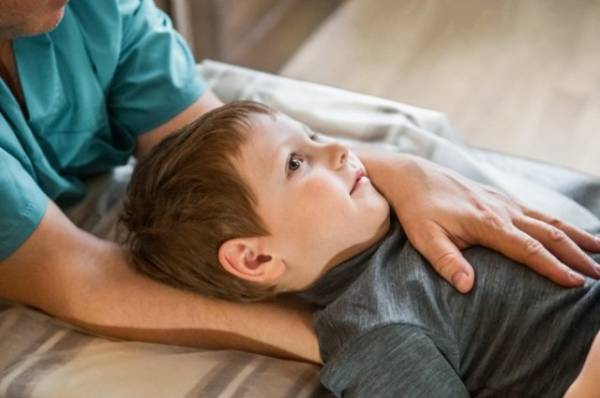 Во вред. Остеопат назвал опасные последствия неправильного массажа у детей