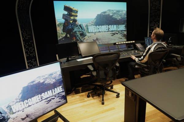 Хидео Кодзима показал PS5-эксклюзив Death Stranding 2 Нилу Дракманну и Сэму Лейку