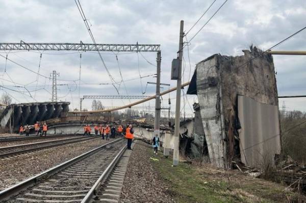 Шок, разбитые авто. Первые минуты обрушения моста в Вязьме