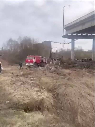 Шок, разбитые авто. Первые минуты обрушения моста в Вязьме