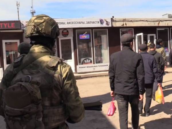 Силовики провели рейд в Мариуполе: из России выдворили восемь мигрантов