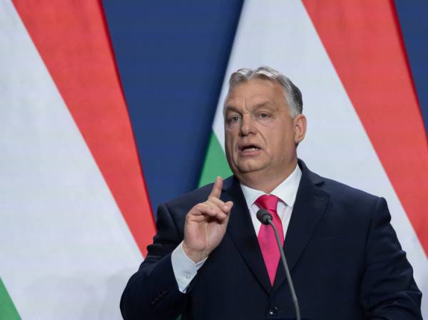 Politico: тысячи жителей Будапешта вышли на протест против Орбана
