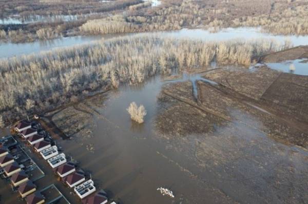 Уровень воды в реке Урал в Оренбурге превысил опасные отметки на 66 см