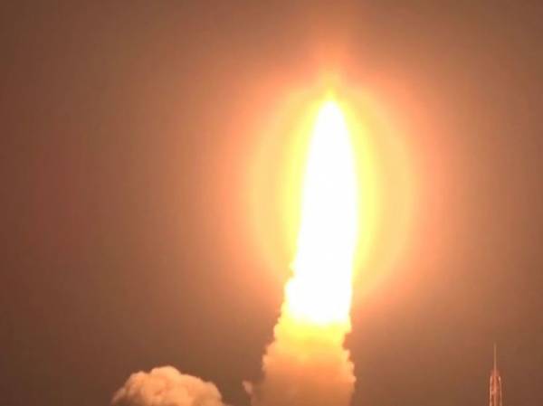 Минобороны показало испытательный пуск межконтинентальной баллистической ракеты