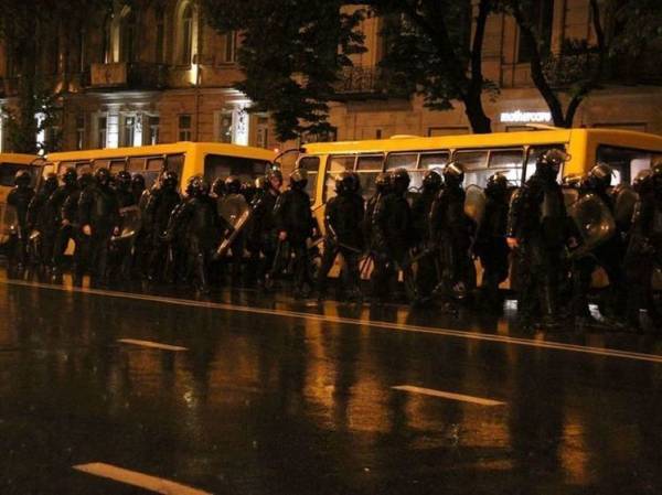 В Тбилиси начались задержания протестующих