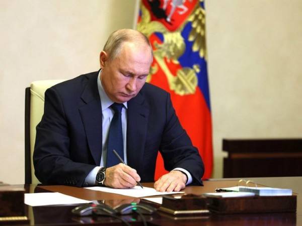 Bloomberg: Макрона нервируют попытки застать Путина врасплох