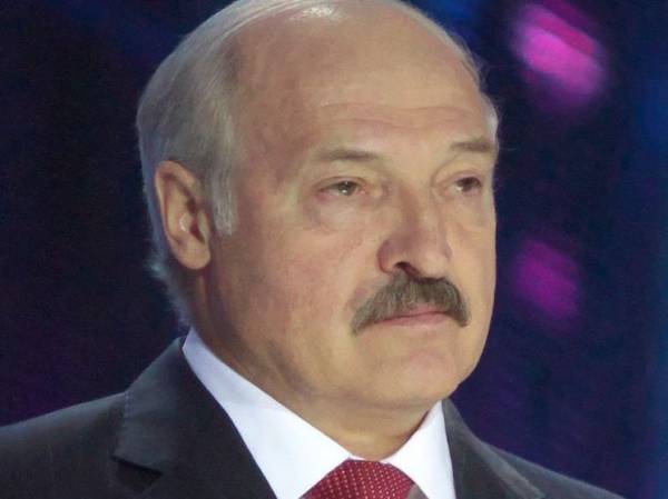 Лукашенко пригрозил «репрессиями» трем губернаторам
